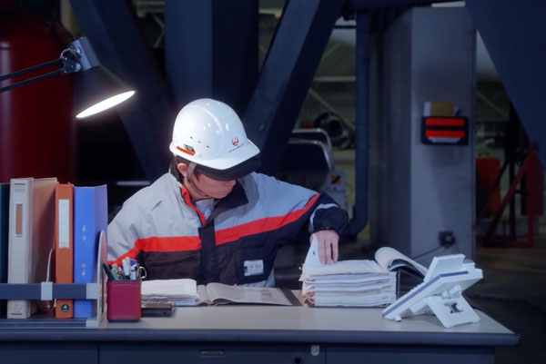 JAL Worker with paper